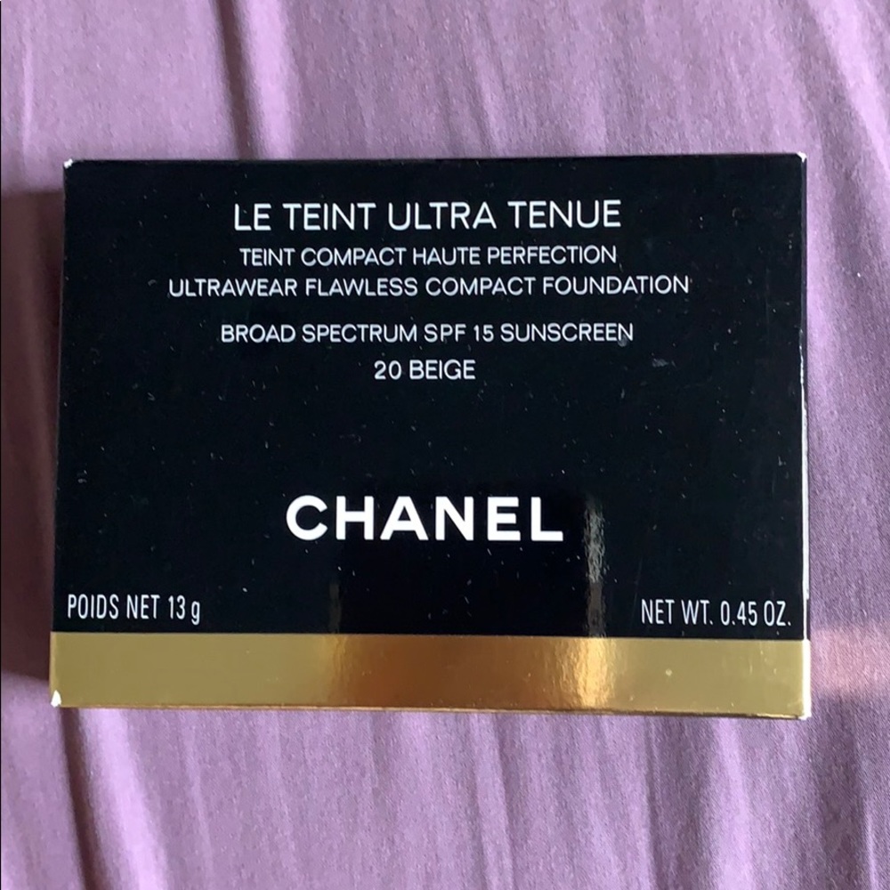 CHANEL 20 Beige compact foundation